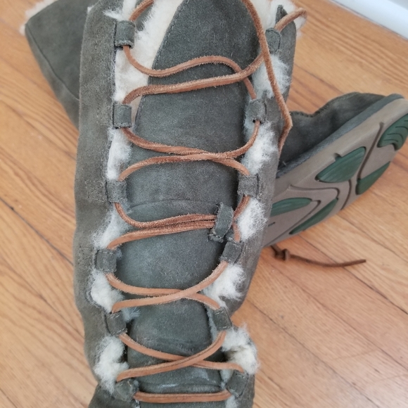 Ugg Boots. Size 7. Good Condition - Picture 11 of 12